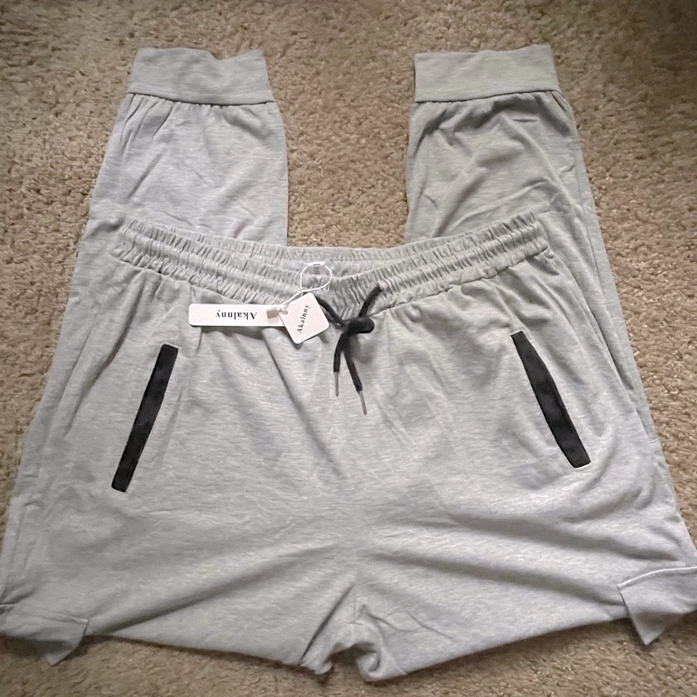 NWT Men's Akalnny Lightweight Cargo Joggers Grey W/ Black Accents On Pockets